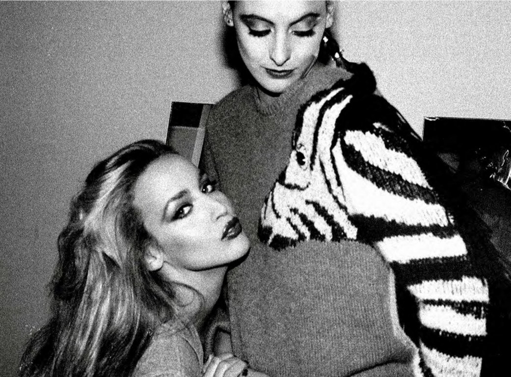 1980, backstage, Inès de la Fressange et Jerry Hall — Roxanne Lowit